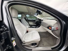 2017 Jaguar Xe Xe 25t Prestige Sedan 4d - Image 27