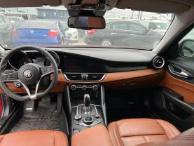 2017 Alfa Romeo Giulia - Image 7
