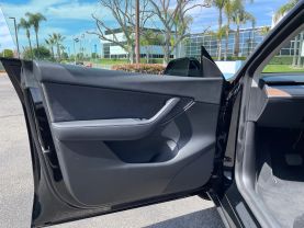 2022 TESLA MODEL Y SUV DUAL AC ELECTRIC MOTORS LONG RANGE SPORT UTILITY 4D