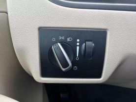 2009 VOLKSWAGEN ROUTAN PASSENGER GOLD AUTOMATIC - Auto Spot