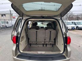 2009 VOLKSWAGEN ROUTAN PASSENGER GOLD AUTOMATIC - Auto Spot