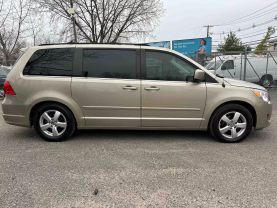 2009 VOLKSWAGEN ROUTAN PASSENGER GOLD AUTOMATIC - Auto Spot