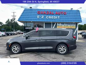 2017 Chrysler Pacifica - Image 1