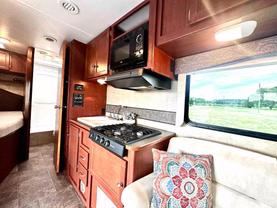 Used 2014 WINNEBAGO MINNIE WINNIE SERIES CLASS C - 25B - LA Auto Star located in Virginia Beach, VA