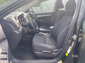 2012 TOYOTA MATRIX WAGON GREEN MANUAL - Auto Spot