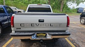 1997 CHEVROLET 1500 REGULAR CAB PICKUP V8, 5.7 LITER SHORT BED