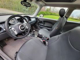 2004 MINI COOPER HATCHBACK 4-CYL, 1.6 LITER HATCHBACK 2D