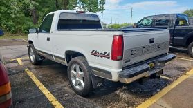 1997 CHEVROLET 1500 REGULAR CAB PICKUP V8, 5.7 LITER SHORT BED