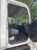 2015 Hino 268 - Image 14