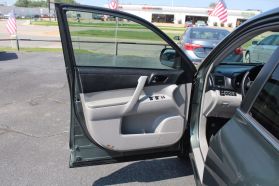 Used 2013 TOYOTA HIGHLANDER for $16,700 at Big Mikes Auto Sale in Tulsa, OK 36.0895488,-95.8606504