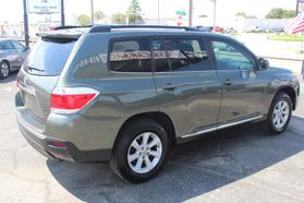 Used 2013 TOYOTA HIGHLANDER for $16,700 at Big Mikes Auto Sale in Tulsa, OK 36.0895488,-95.8606504