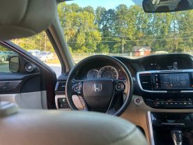 2017 Honda Accord - Image 18