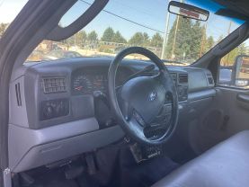 2004 Ford F550 Super Duty Regular Cab & Chassis - Image 8
