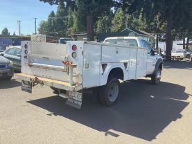 2004 Ford F550 Super Duty Regular Cab & Chassis - Image 3