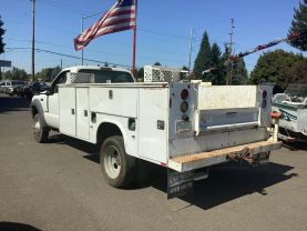 2004 Ford F550 Super Duty Regular Cab & Chassis - Image 4