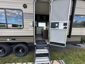 Used 2020 WILDWOOD BY FOREST RIVER X-LITE TRAVEL TRAILER - 261BHXL - LA Auto Star located in Virginia Beach, VA