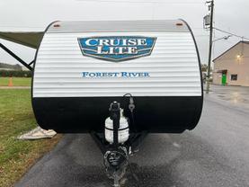Used 2017 FOREST RIVER SALEM CRUISE LITE TRAVEL TRAILER - 186RB - LA Auto Star located in Virginia Beach, VA