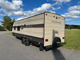 Used 2020 WILDWOOD BY FOREST RIVER X-LITE TRAVEL TRAILER - 261BHXL - LA Auto Star located in Virginia Beach, VA