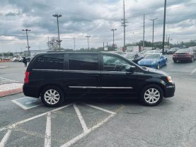 2016 CHRYSLER TOWN & COUNTRY PASSENGER V6, 3.6 LITER TOURING MINIVAN 4D