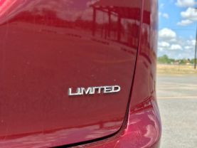 2017 CHRYSLER PACIFICA VAN V6, 3.6 LITER LIMITED MINIVAN 4D