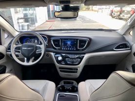 2017 CHRYSLER PACIFICA VAN V6, 3.6 LITER LIMITED MINIVAN 4D