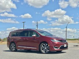 2017 CHRYSLER PACIFICA VAN V6, 3.6 LITER LIMITED MINIVAN 4D