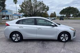 2018 HYUNDAI IONIQ HYBRID HATCHBACK 4-CYL, HYBRID, 1.6 LITER BLUE HATCHBACK 4D