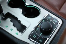 2011 JEEP GRAND CHEROKEE SUV V8, 5.7 LITER OVERLAND SPORT UTILITY 4D