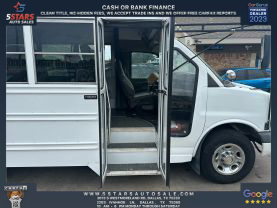 2005 CHEVROLET EXPRESS CUTAWAY CAB CHASSIS V8, 6.0 LITER VAN CAB-CHASSIS 2D