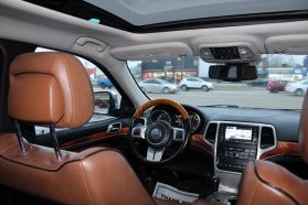 2011 JEEP GRAND CHEROKEE SUV V8, 5.7 LITER OVERLAND SPORT UTILITY 4D
