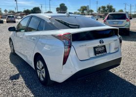 2017 TOYOTA PRIUS HATCHBACK 4-CYL, HYBRID, 1.8 LITER TWO ECO HATCHBACK 4D