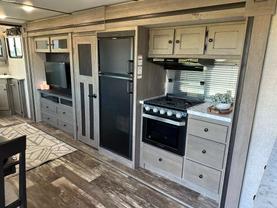 Used 2019 KEYSTONE RV OUTBACK ULTRA-LITE TRAVEL TRAILER - 280URB - LA Auto Star located in Virginia Beach, VA