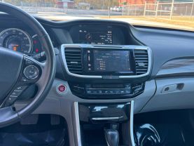 2017 Honda Accord - Image 13