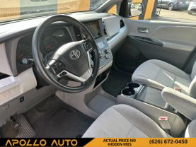 2015 TOYOTA SIENNA VAN V6, 3.5 LITER LE MINIVAN 4D