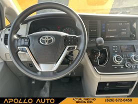 2015 TOYOTA SIENNA VAN V6, 3.5 LITER LE MINIVAN 4D