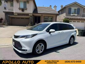 2022 TOYOTA SIENNA VAN 4-CYL, HYBRID, 2.5 LITER XLE MINIVAN 4D