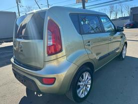 2013 KIA SOUL WAGON GREEN MANUAL - Auto Spot