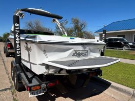2016 TIGE R22 WATERCRAFT - -