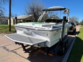 2016 TIGE R22 WATERCRAFT - -