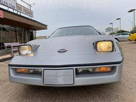 1986 CHEVROLET CORVETTE COUPE - 2D COUPE