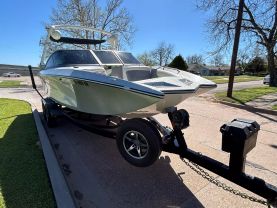 2016 TIGE R22 WATERCRAFT - -