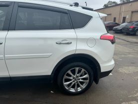 2018 Toyota Rav4 - Image 11