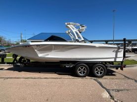 2016 TIGE R22 WATERCRAFT - -