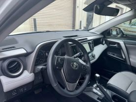 2018 Toyota Rav4 - Image 12