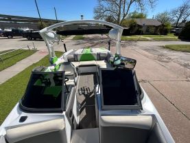 2016 TIGE R22 WATERCRAFT - -