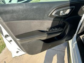 2015 Chrysler 200 - Image 17