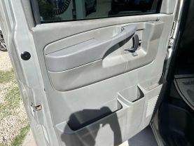 2005 Chevrolet Express 1500 Passenger - Image 17