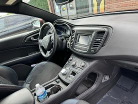 2016 Chrysler 200 - Image 16