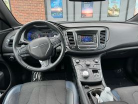 2016 Chrysler 200 - Image 14