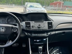 2017 Honda Accord - Image 12